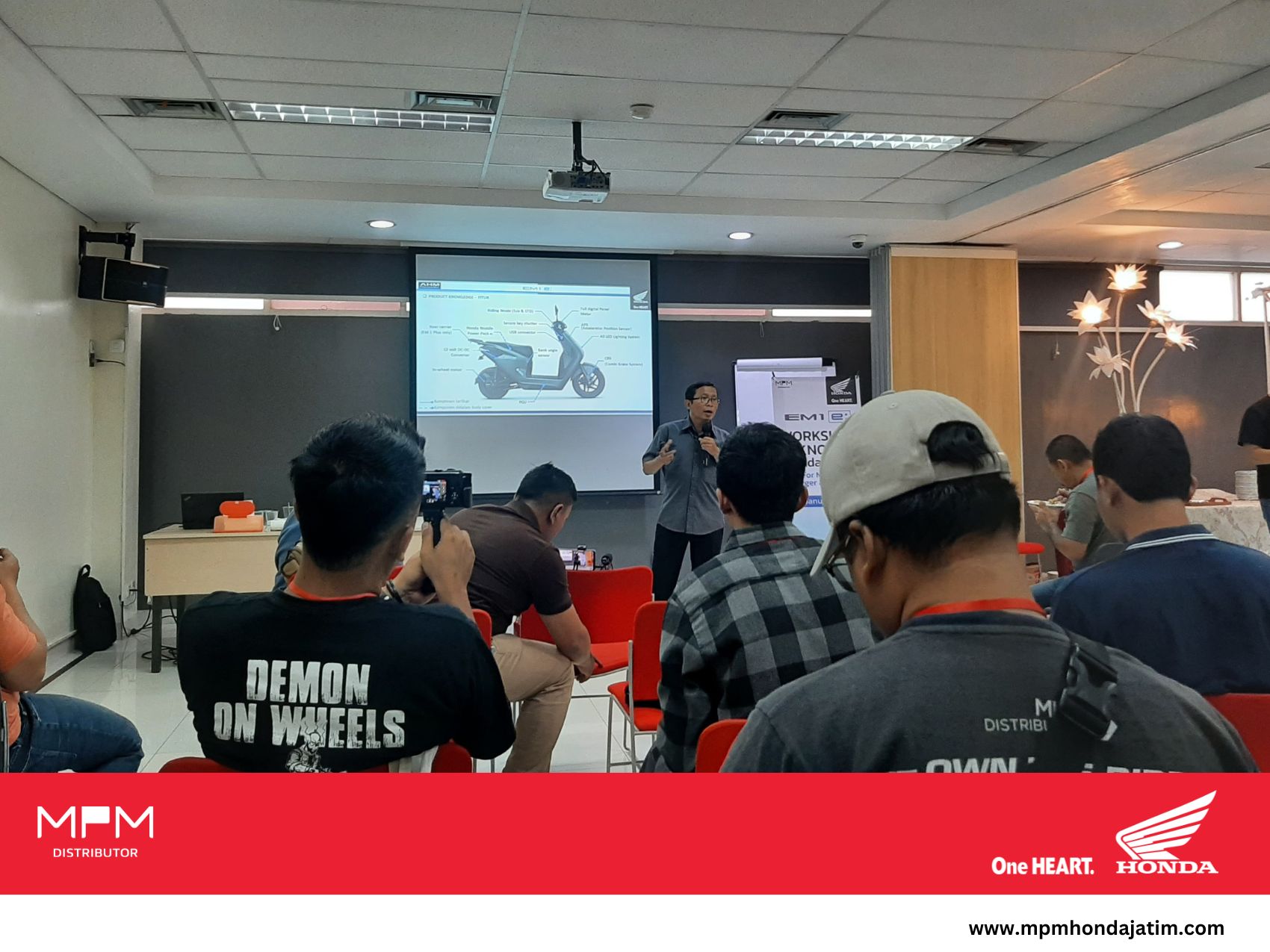 Jurnalis, Bloger, dan Vlogger Jawa Timur Jajal Motor Listri Pertama Honda EM1 e: